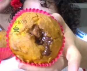 Bolinho de cenoura com brigadeiro dentro